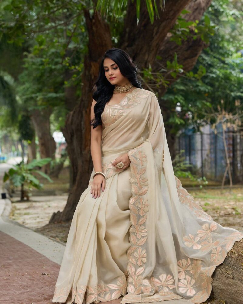 Golden Dewdrop Organza Silk Saree - Image 3