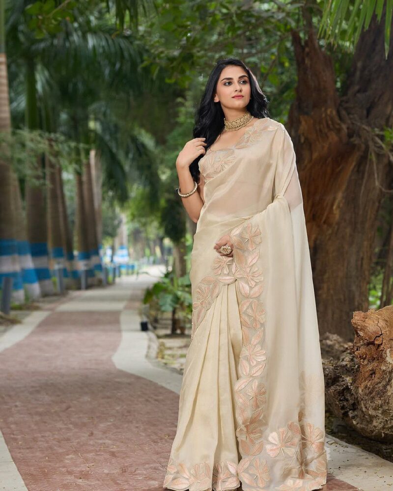 Golden Dewdrop Organza Silk Saree - Image 4