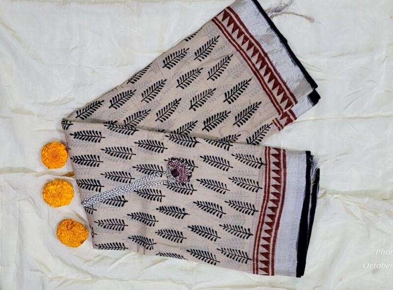 Earthen Fern Pure Bagru Linen Saree-natural dyes - Image 5