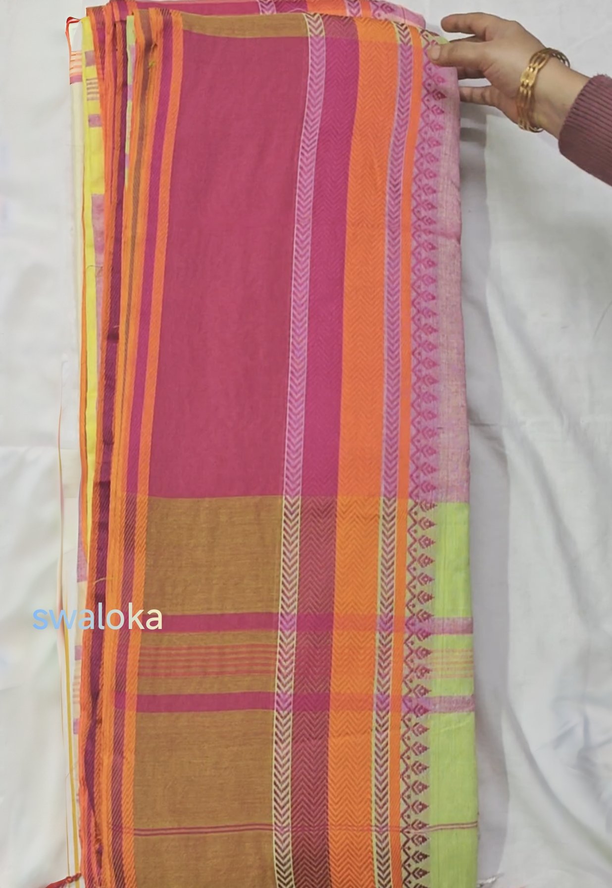 Swaloka Heritage Breeze Bengal Cotton Saree (Parrot green & Pink) - Image 7